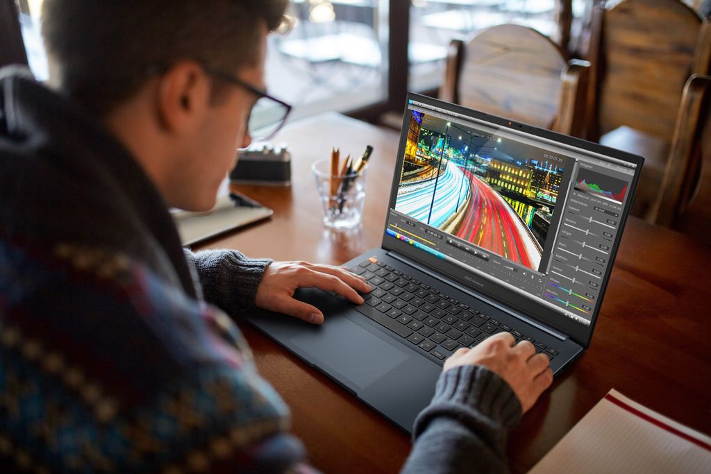 創作者理想筆電Vivobook Pro 16 OLED，最高搭載第13代Intel Core i9 H系列處理器及NVIDIA GeForce RTX 4060顯示卡，釋放精采創意。